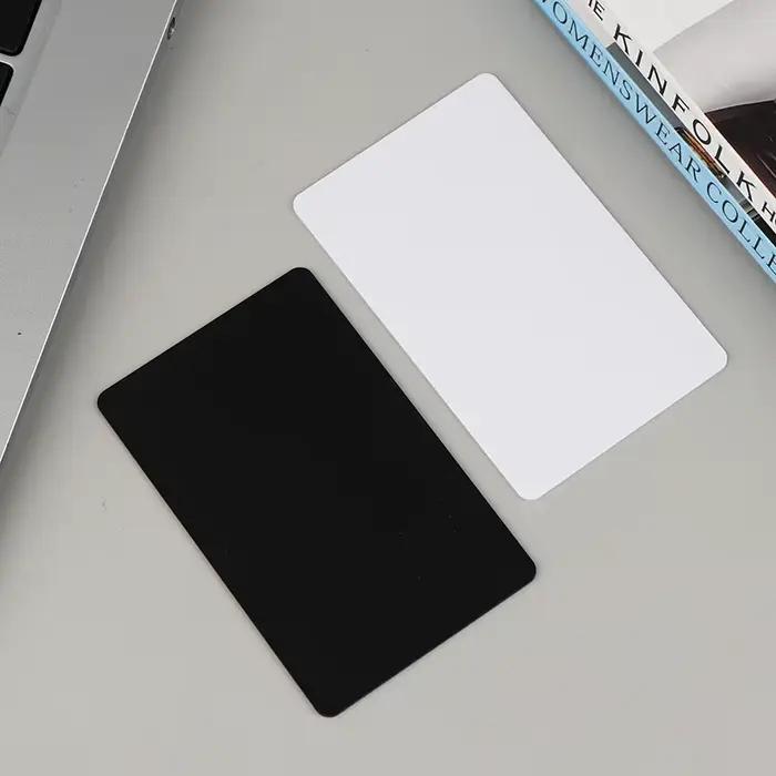 Offre Spéciale – Lot de 5/10 cartes NFC215 noires et blanches