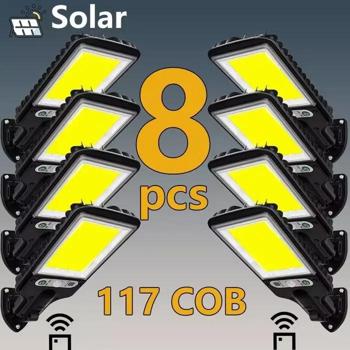 Le capteur de mouvement solaire allume les lumières de sécurité LED à énergie