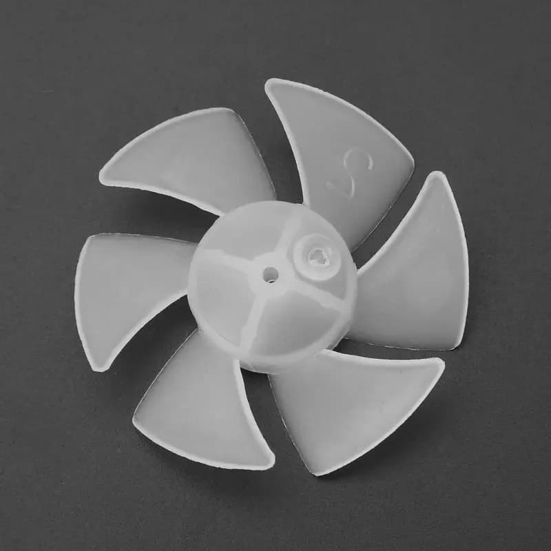 Mini pale de ventilateur en plastique de petite puissance, 4/6 feuilles pour moteur de sèche-cheveux