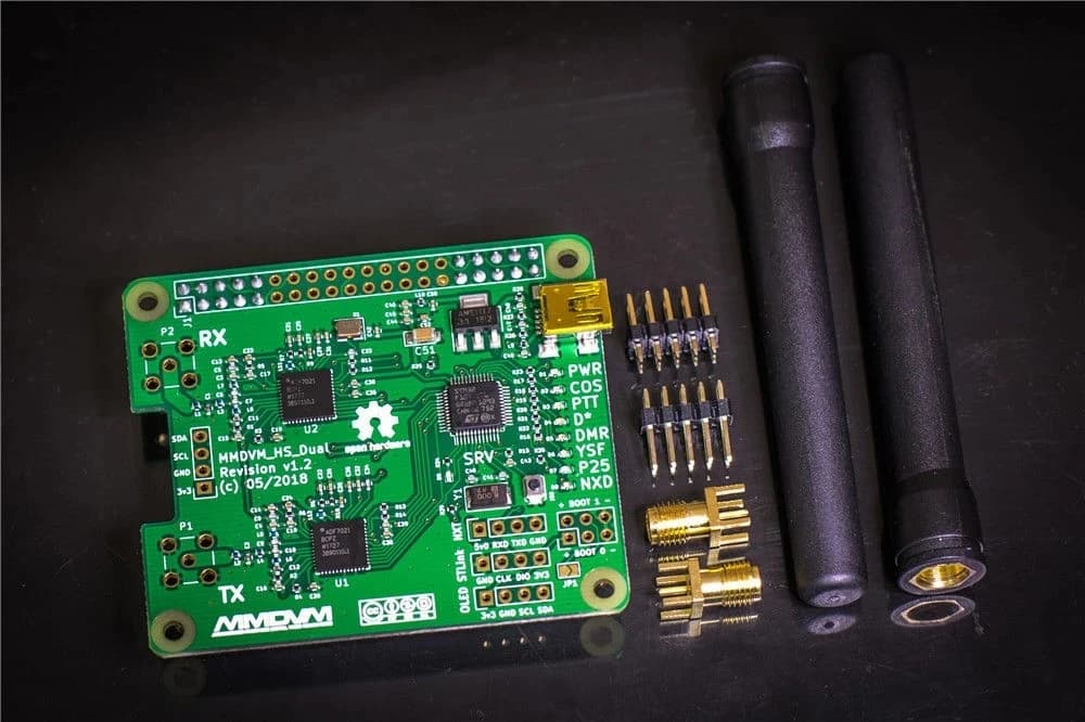 MMDVM_HS_Dual_Hat Duplex MMDVM Hotspot UHF/VHF P25 DMR YSF NXDN Pi + OLED vendu à bord + antenne