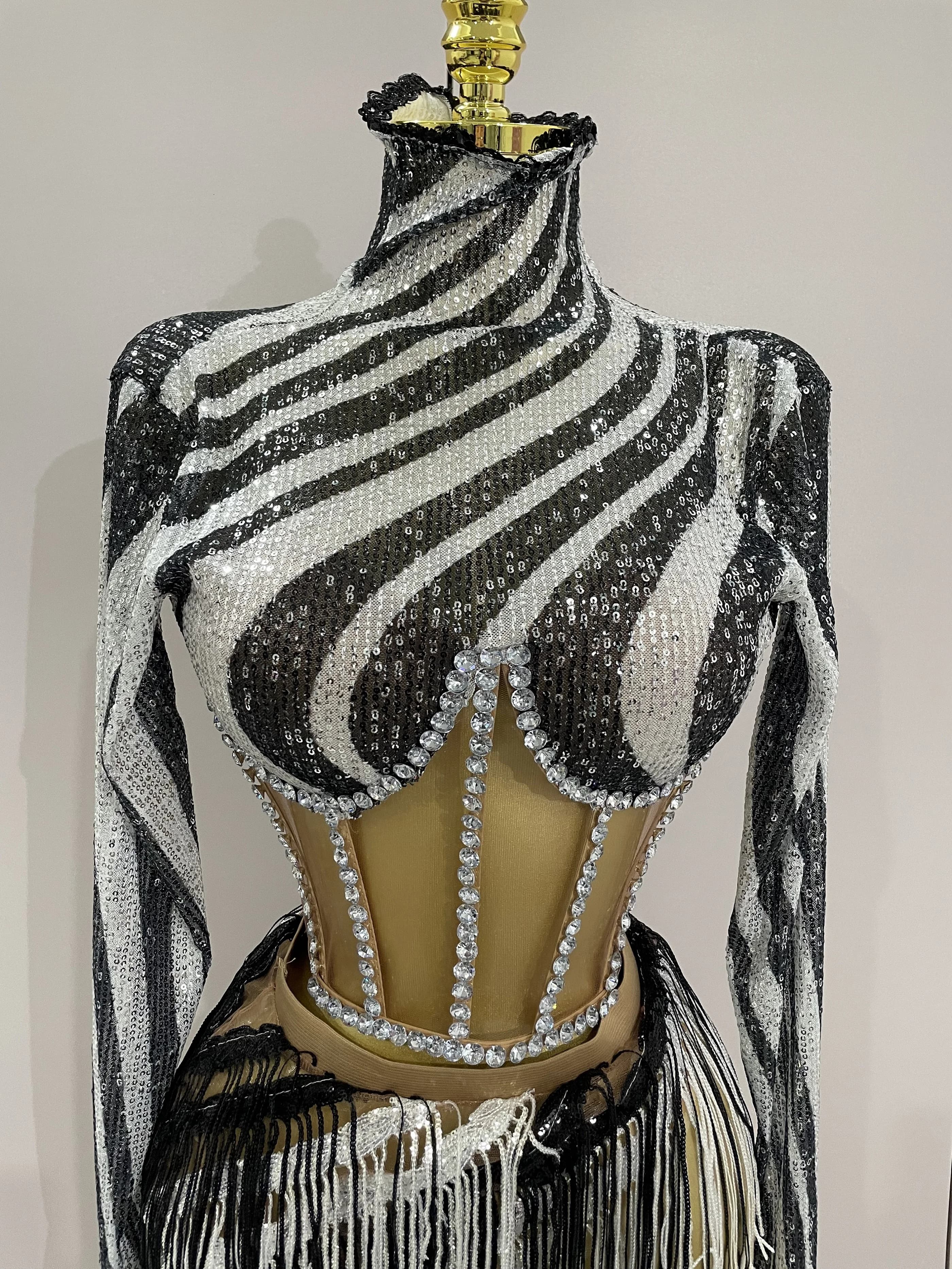 Ensemble deux pièces en maille à manches longues pour femmes, avec des pompons et des paillettes bri