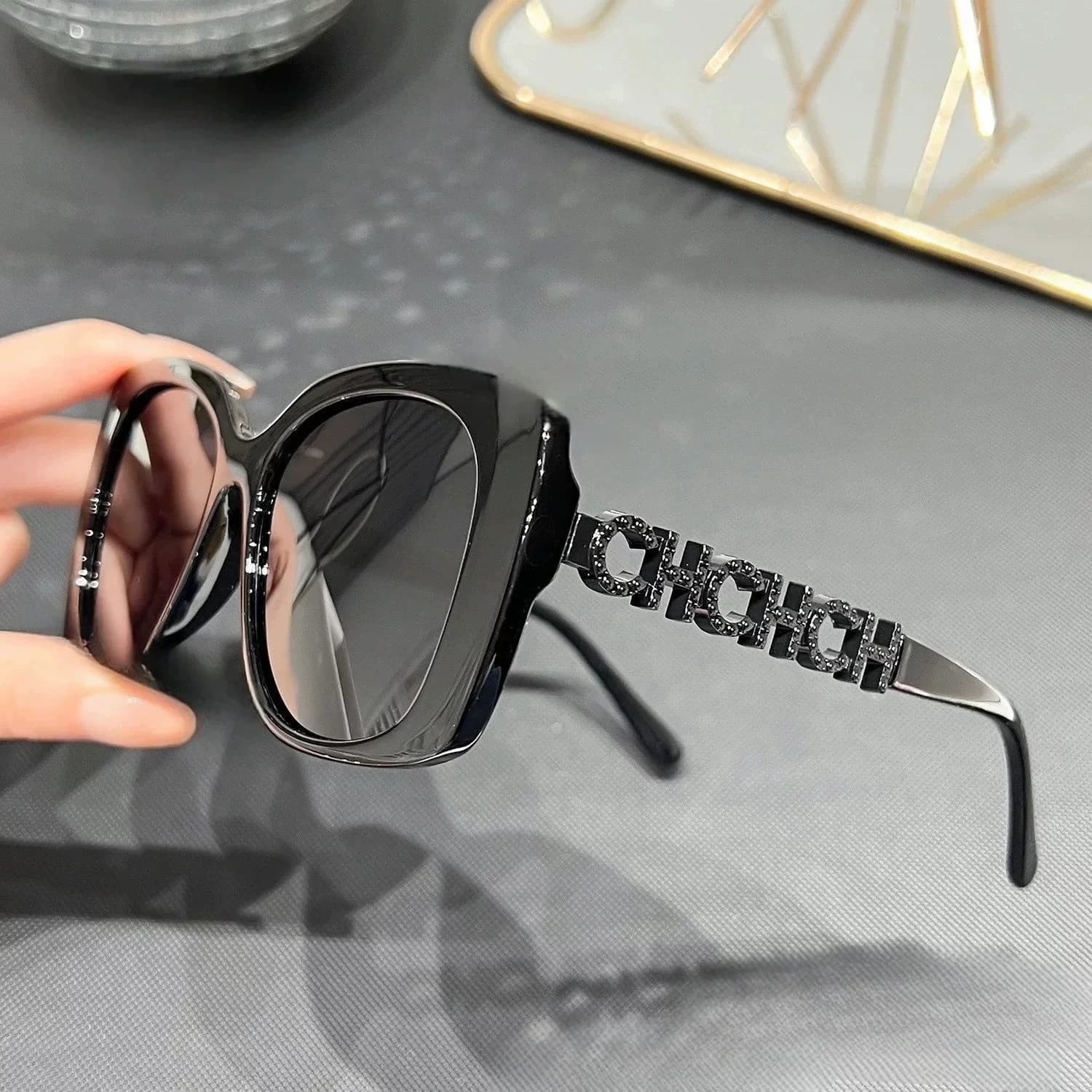 Temples à chaîne, petit style parfumé, lunettes de soleil polarisées légères et à la mode pour femme