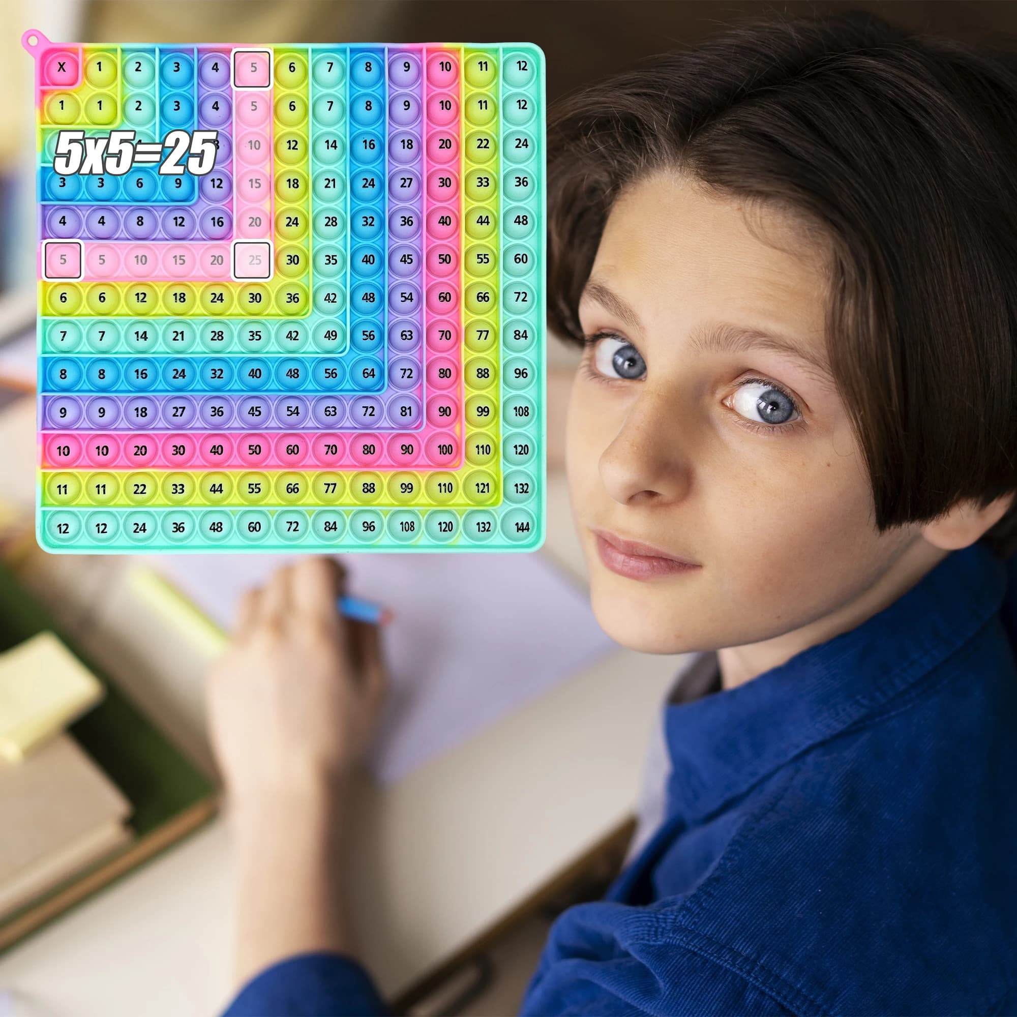 Jeux de mathématiques de pratique de Multiplication, jeux de société d'activité d'apprentissage de T