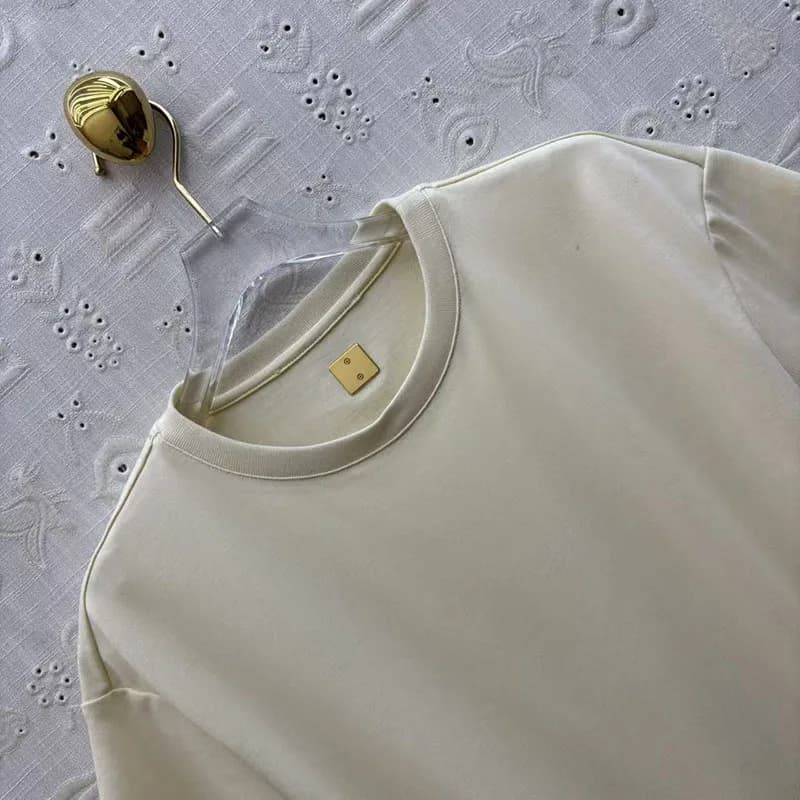 T-shirt asymétrique à col rond et manches courtes pour femme, orné de chaînes, décontracté et de hau