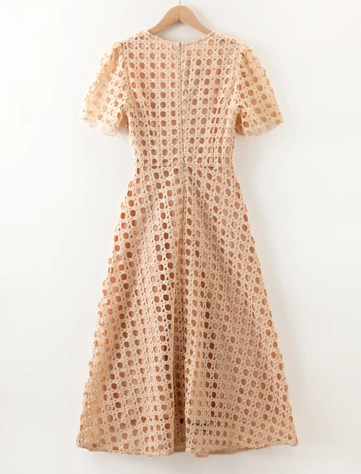 Robe brodée ajourée pour femmes, Style à la mode, motifs de fleurs, manches courtes, mi-mollet, abri