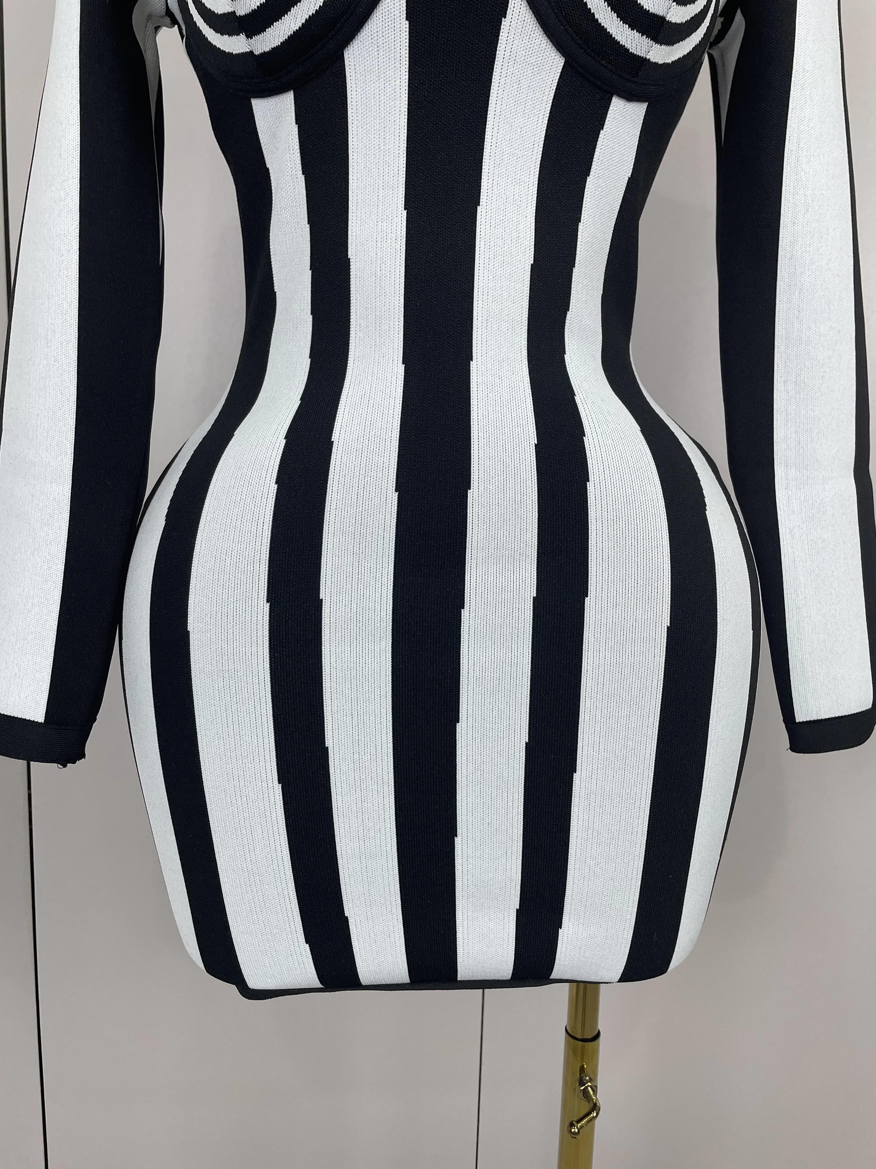 2025 luxe Sexy à manches longues rayure noir blanc Mini robe de pansement femmes tricoté célébrité é