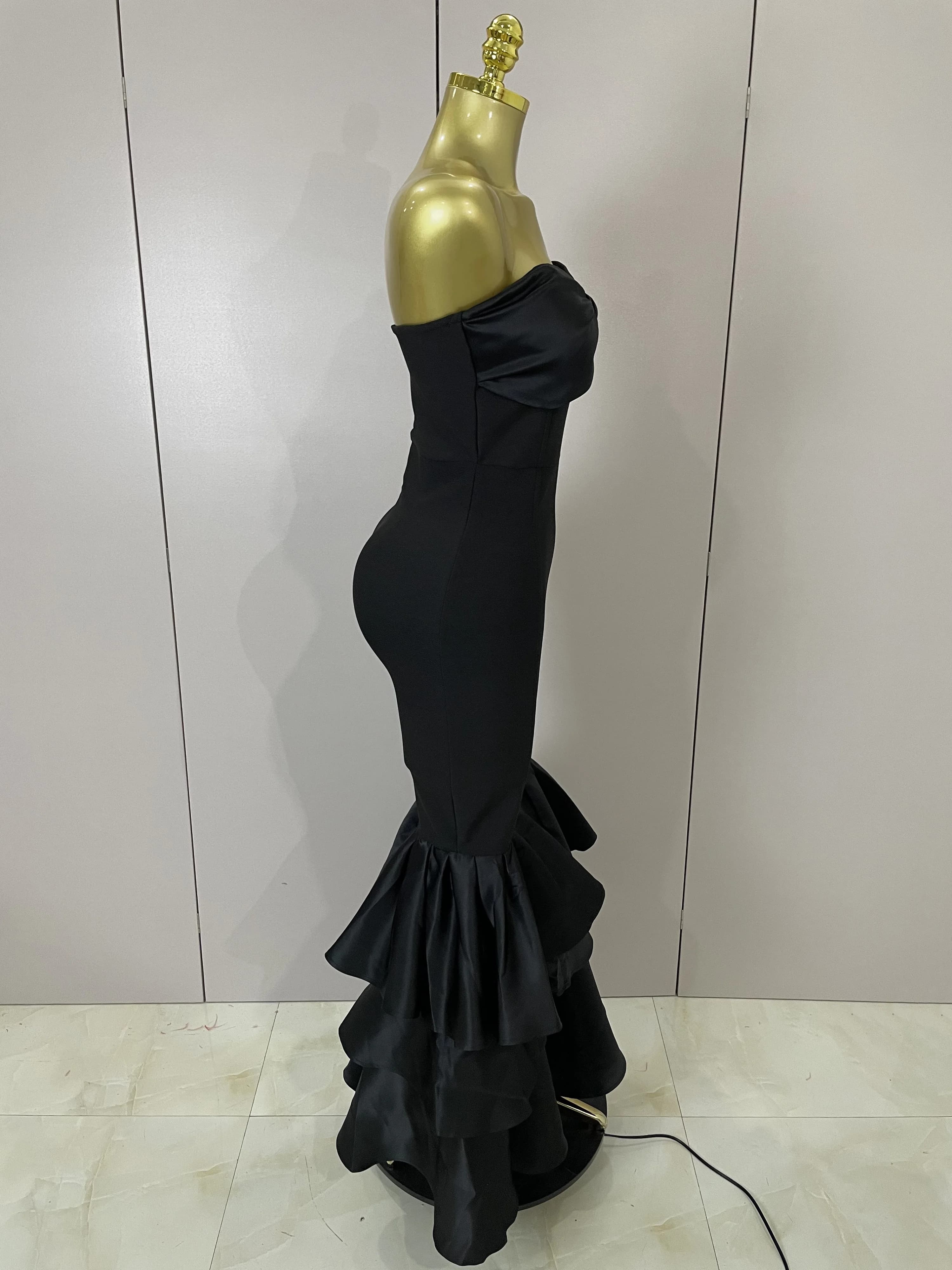 Luxe anniversaire Sexy bretelles noir volants moulante Flare Bandage combinaison 2025 femmes célébri