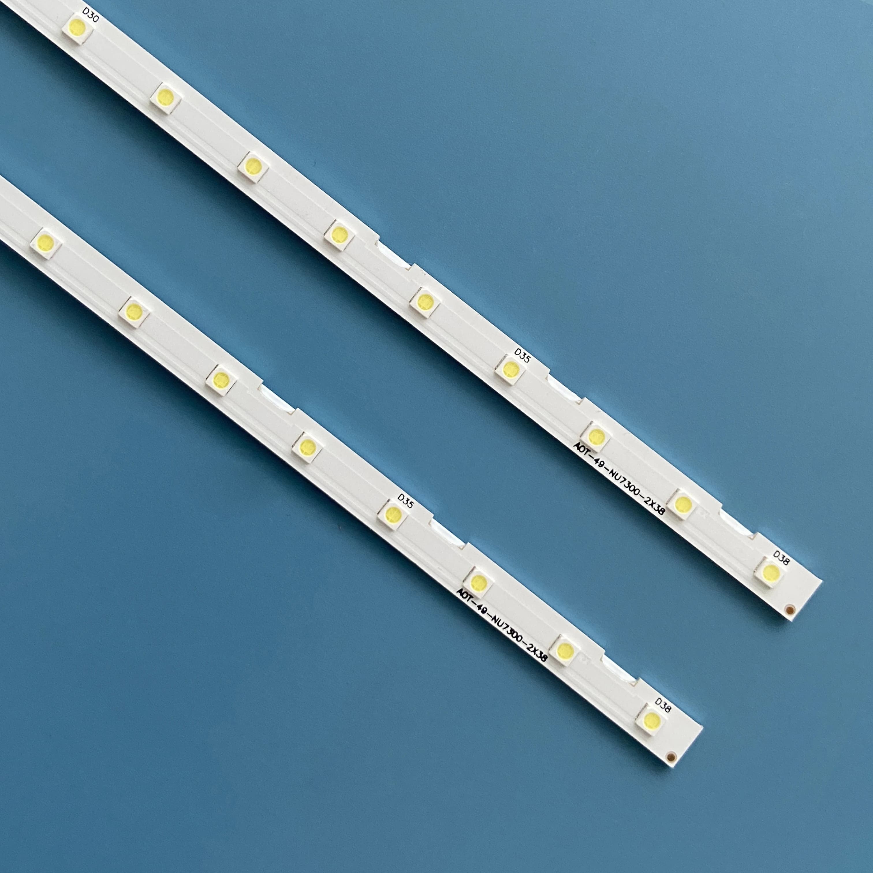 Bande LED (2) pour UE49RU7300 UE49NU7105 UE49NU7105K UE49NU7670U UE49NU7020 UE49NU7400 BN96-45953A L