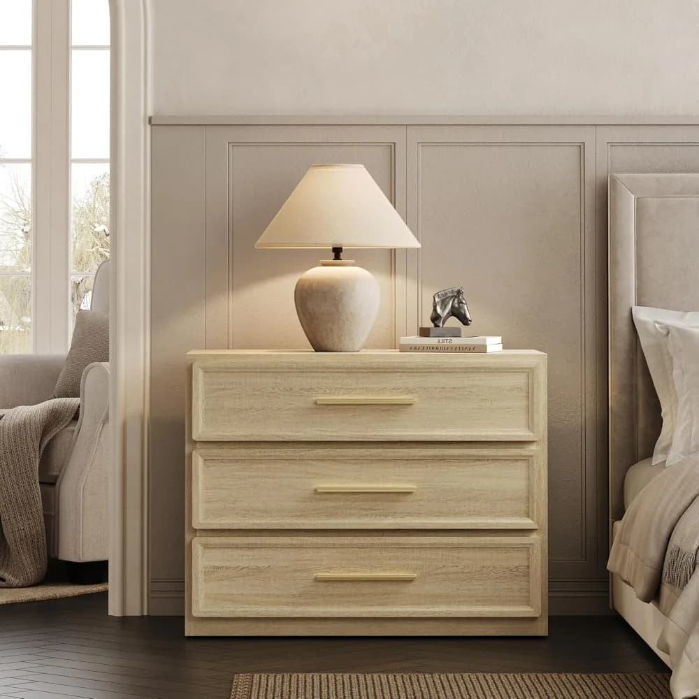 Grande table de chevet moderne à 3 tiroirs avec rangement pour une utilisation au chevet