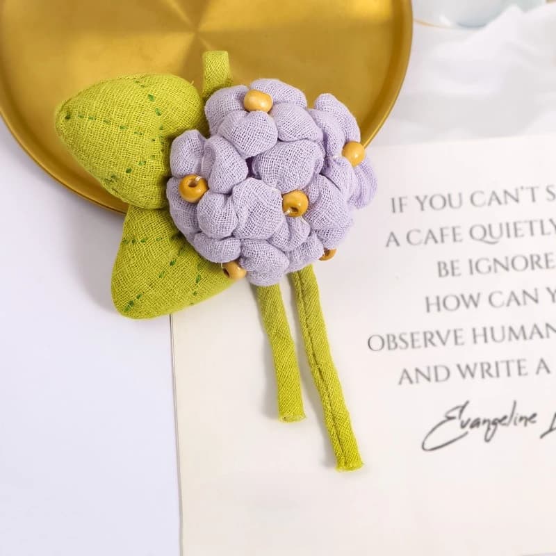 Broche en tissu Hortensia en coton et lin, fleur tridimensionnelle, accessoire artisanal mignon à fa