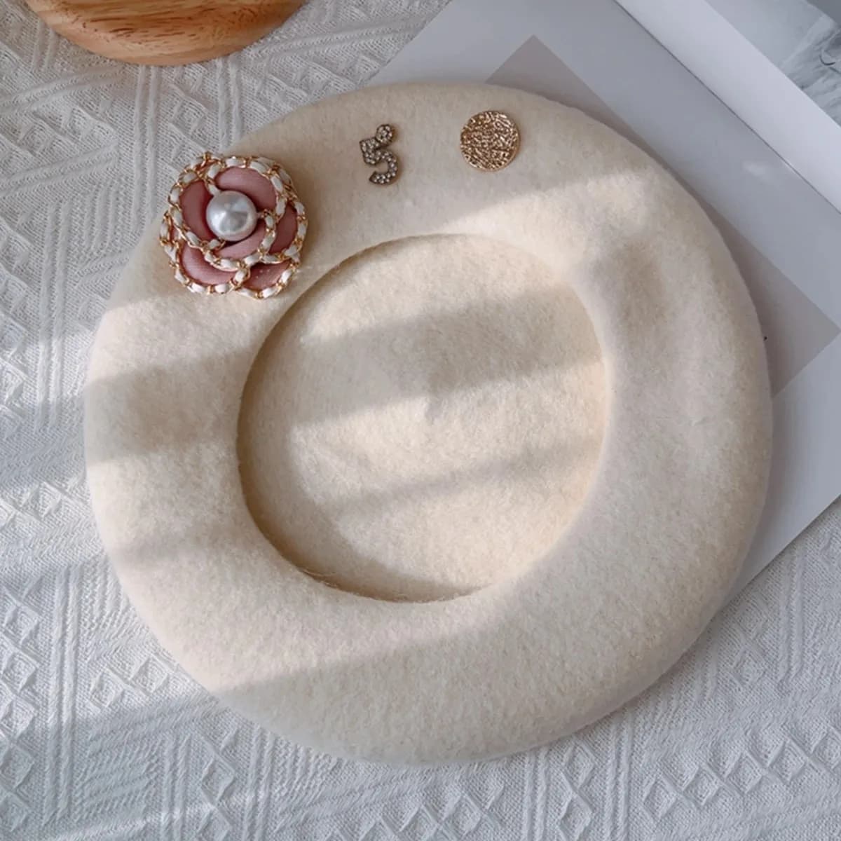 Béret en laine à fleurs pour femmes, 1 pièce, nouvelle marque, chapeau d'hiver pour femmes, bérets p