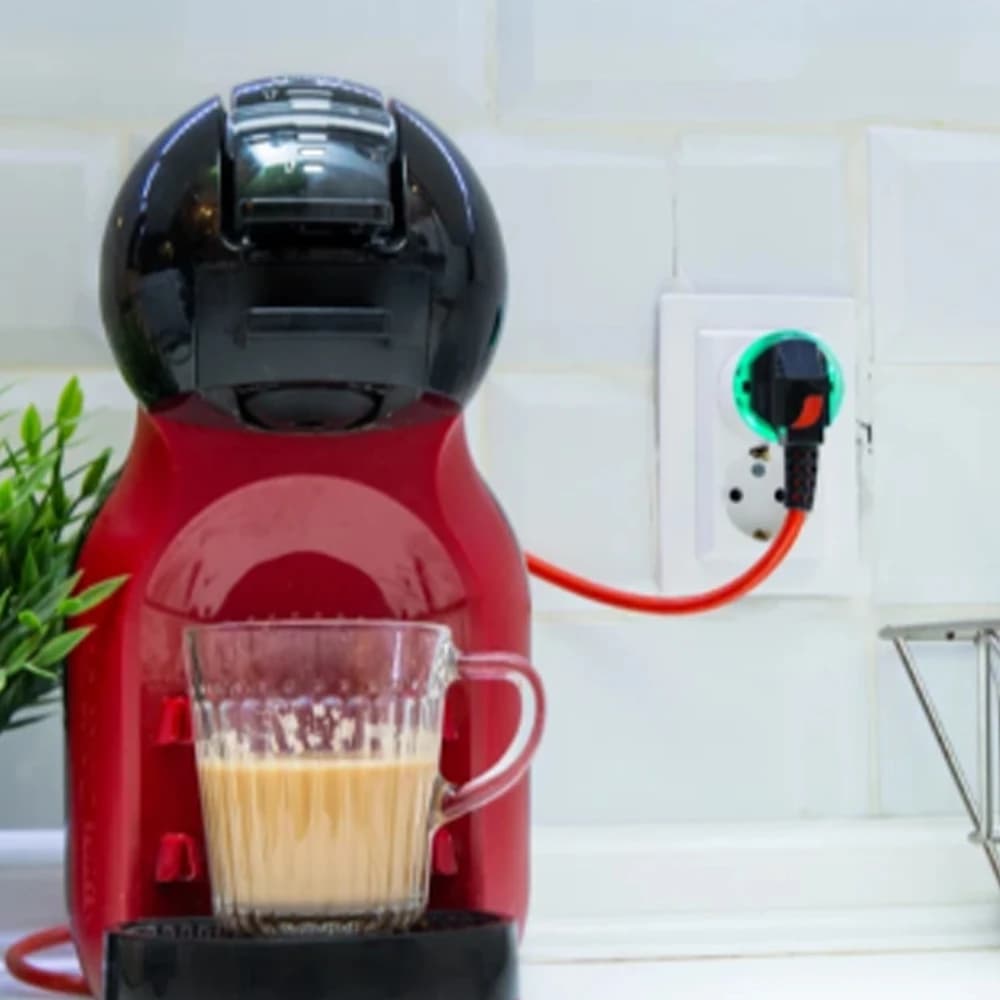 Shelly Plus Plug S gérer des alimentations indications LED 12A garder Aware consommation d'énergie é