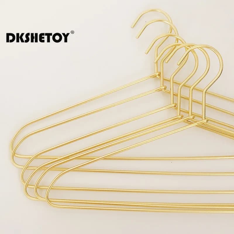 Cintres en métal délicat, argent, or, léger et robuste, pour suspendre des chemises, des T-Shirts et