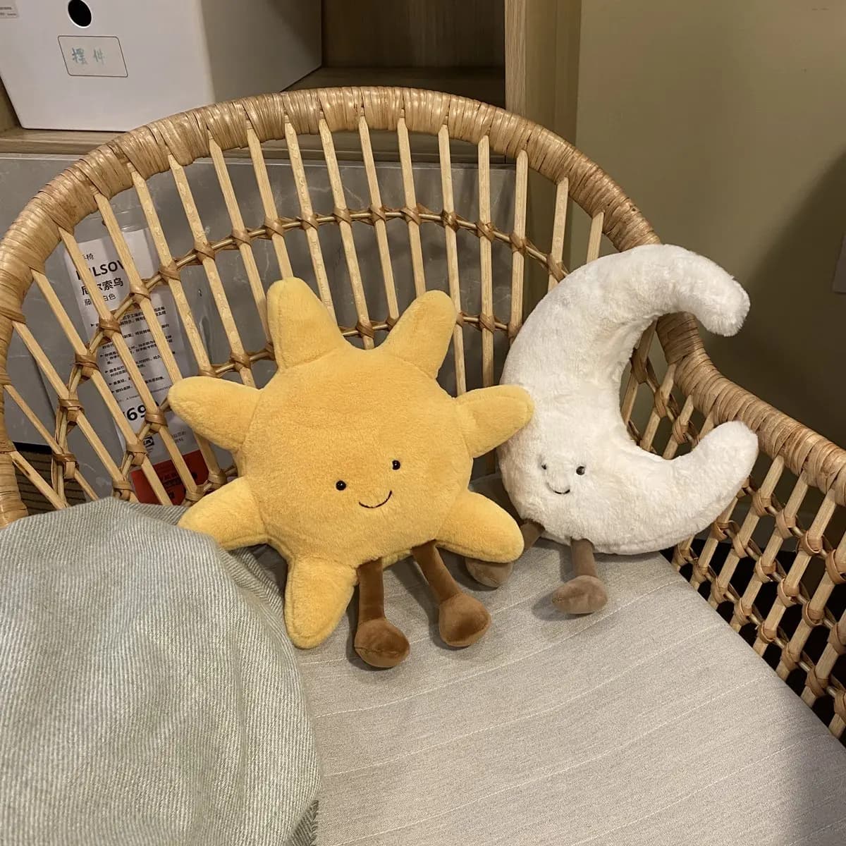 Adorable sourire visage blanc lune jaune soleil peluche peluche mignon dessin animé météo peluche jo