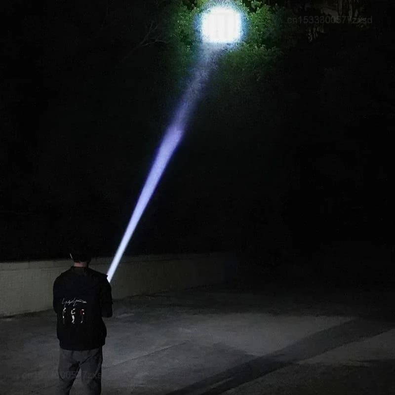 Lampe de poche d'extérieur, lumière forte portable, mise au point variable avec projecteur, lumières