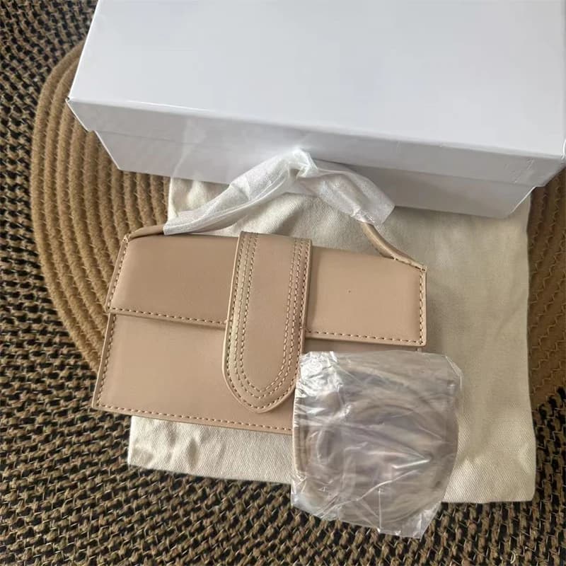 Sac bandoulière carré petit format pour femme JA, avec rabat texturé, à porter à la main ou en bando