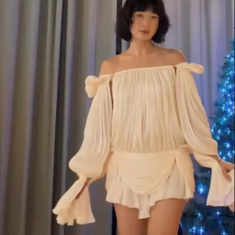Robe Courte Femme à Col Carré et Ourlet Volanté en Mousseline Douce Exquise à Manches Longues Vistid