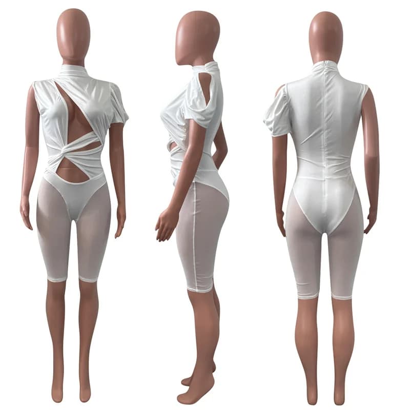 Costume de travail avec épaules dénudées