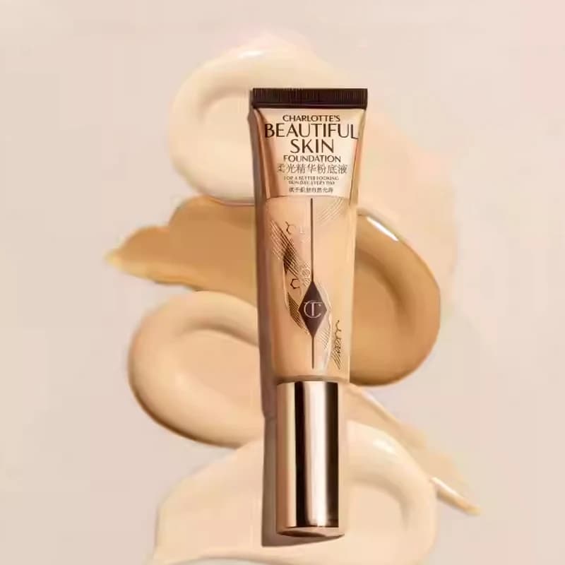 Charlotte Tilbury CT The Soft Light Essence Foundation est une base de maquillage fine, lisse, couvr