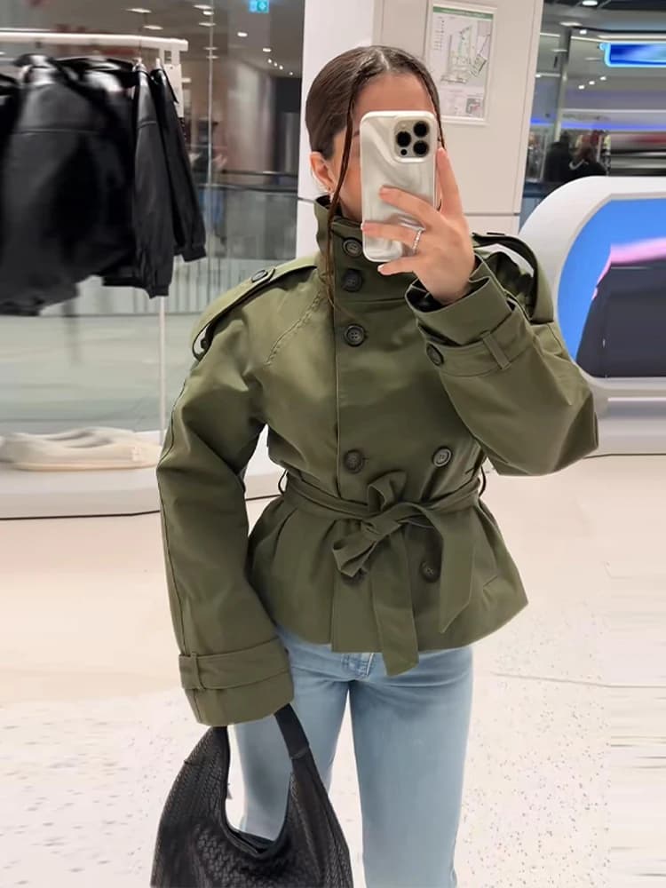 Veste coupe-vent élégante pour femme, col montant, double boutonnage, manches longues, poches, colle