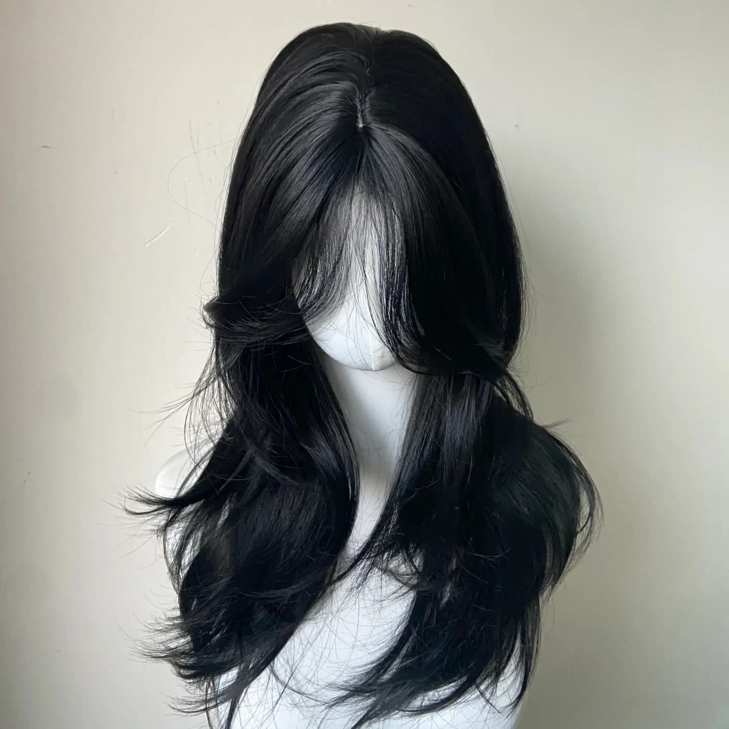 Ashely perruque noire femme bandeau corps ondulé Rose cheveux Net modèles en frange française haute 