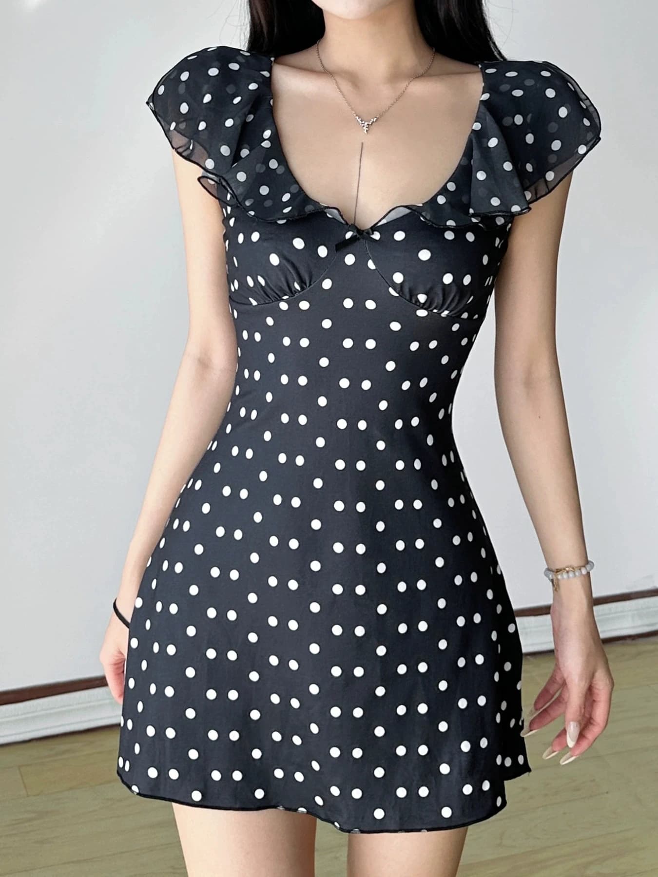 Mini robe trapèze à pois pour femmes, Style français, col en v, robe d'été avec manches volantes, te