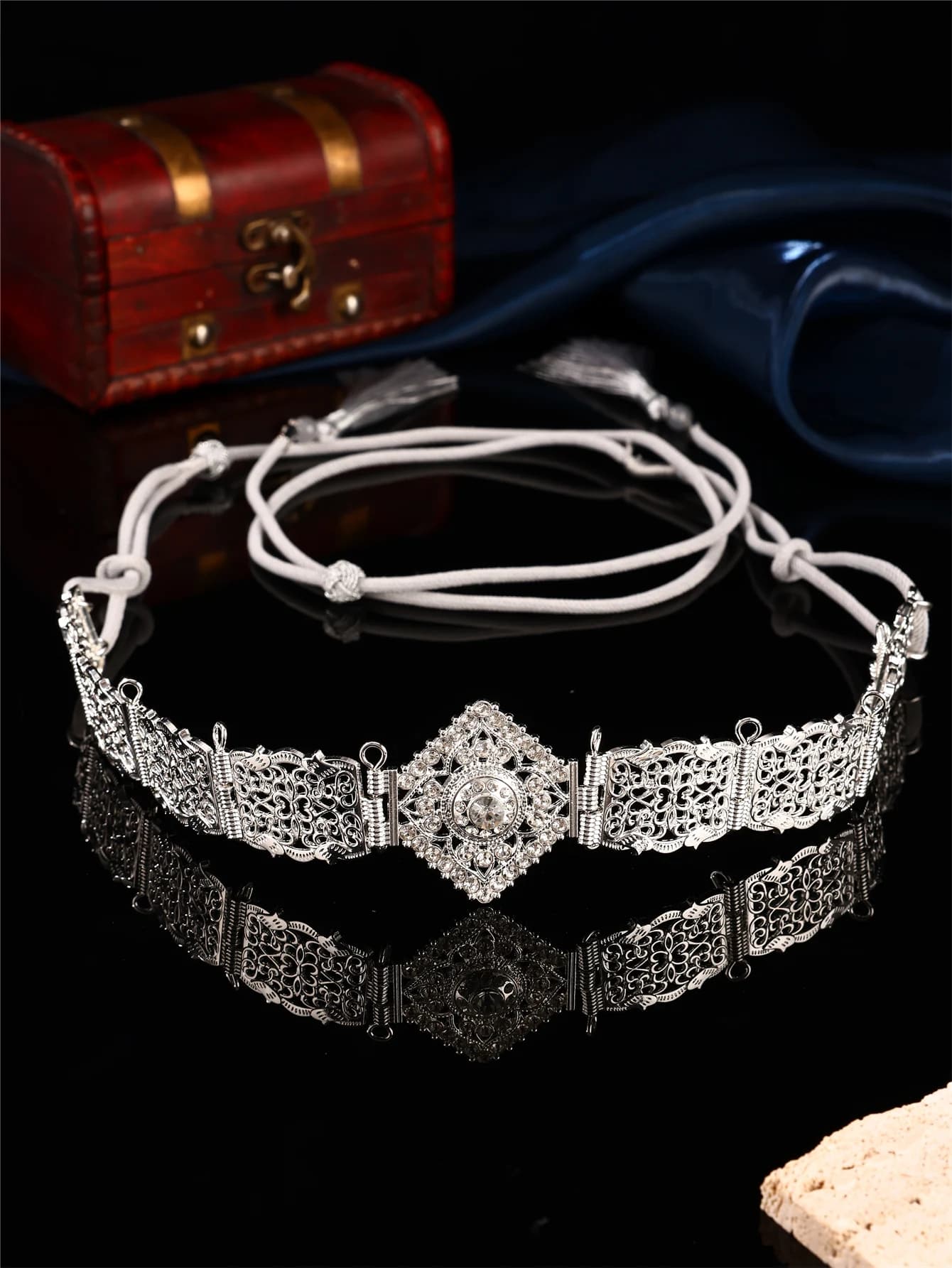 1 pièce de ceinture de robe pour femmes à la mode et élégante, sculptée en creux, incrustée d'un gra