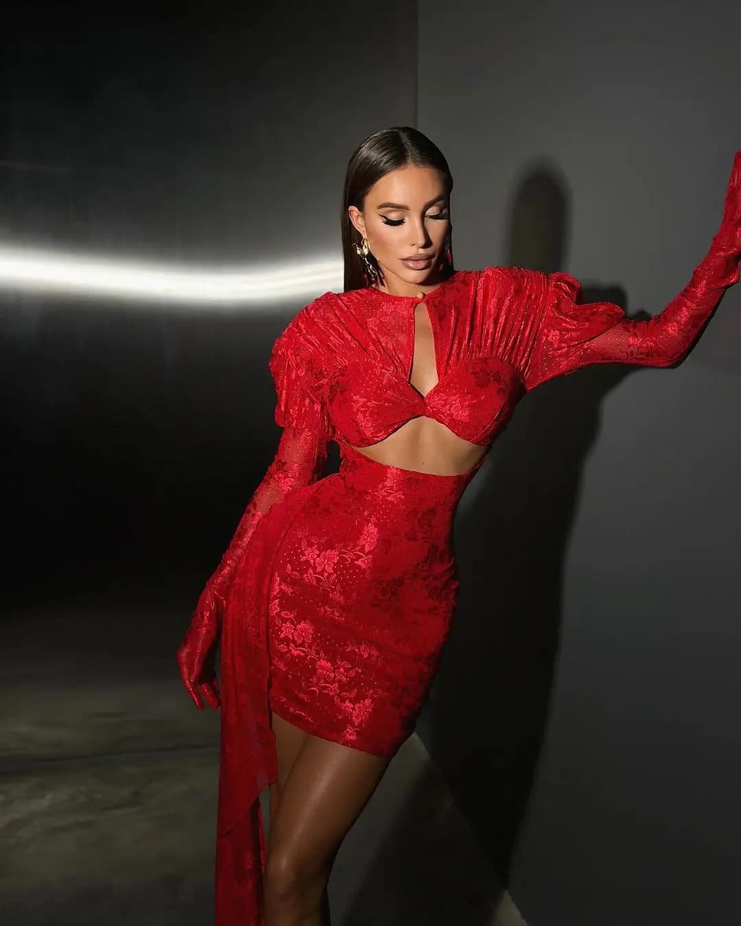 Haute qualité rouge blanc femmes à manches longues Sexy dentelle drapée moulante Mini robe gants dis