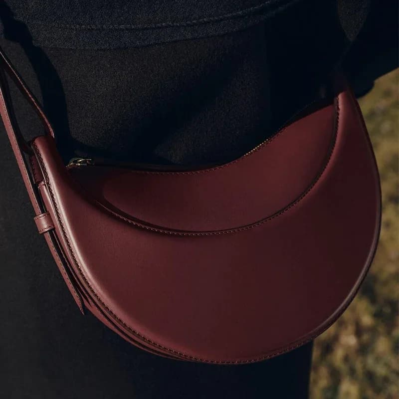 Sac à bandoulière pour femme en cuir véritable, style croissant, design original avec fermeture écla