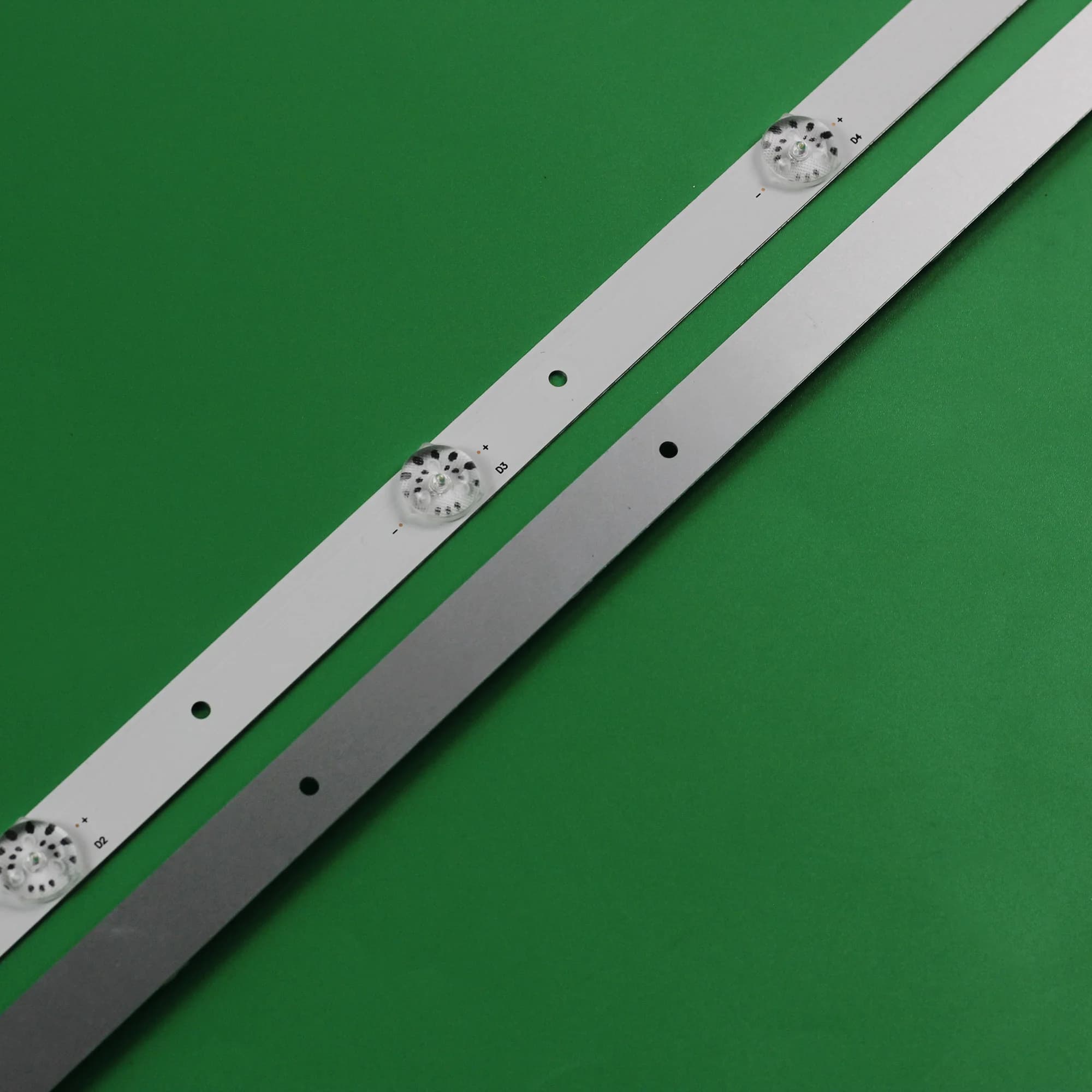 Bandes de rétroéclairage LED TV CC02320D562V08 320L(320E9) 2X6 6S1P 1210 CC02320D562V04 32E9 2X6 16/