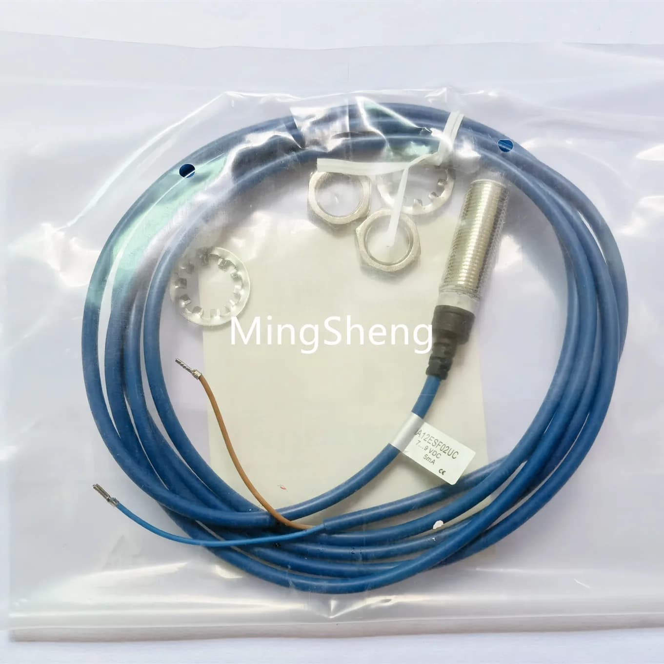 Nouveau détecteur de proximité IA12ESF02UC de haute qualité, 100% neuf, à prix ultra bas, disponible