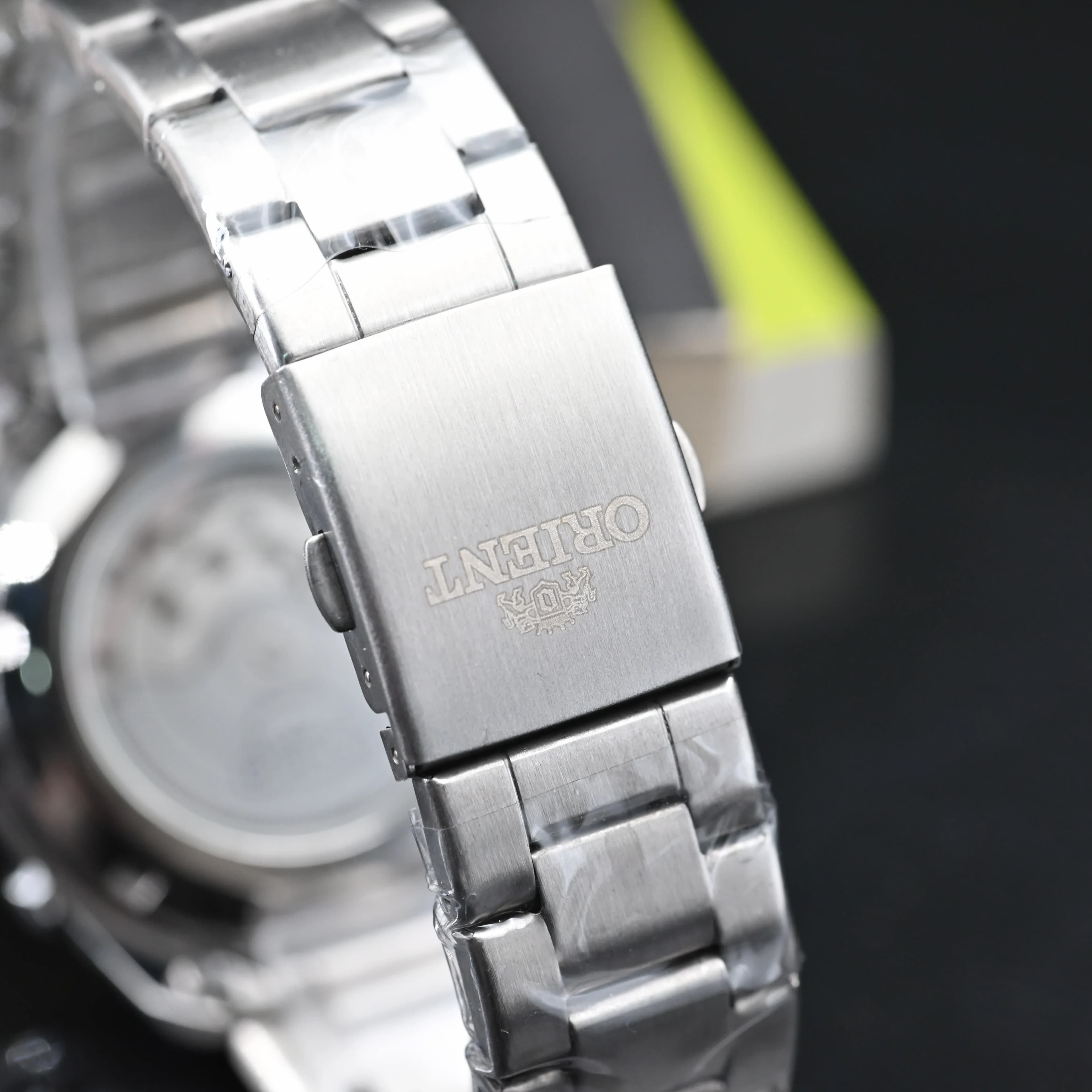 Orient Montre chronographe à quartz pour homme, cadran rouge, bracelet en acier inoxydable, montre-b