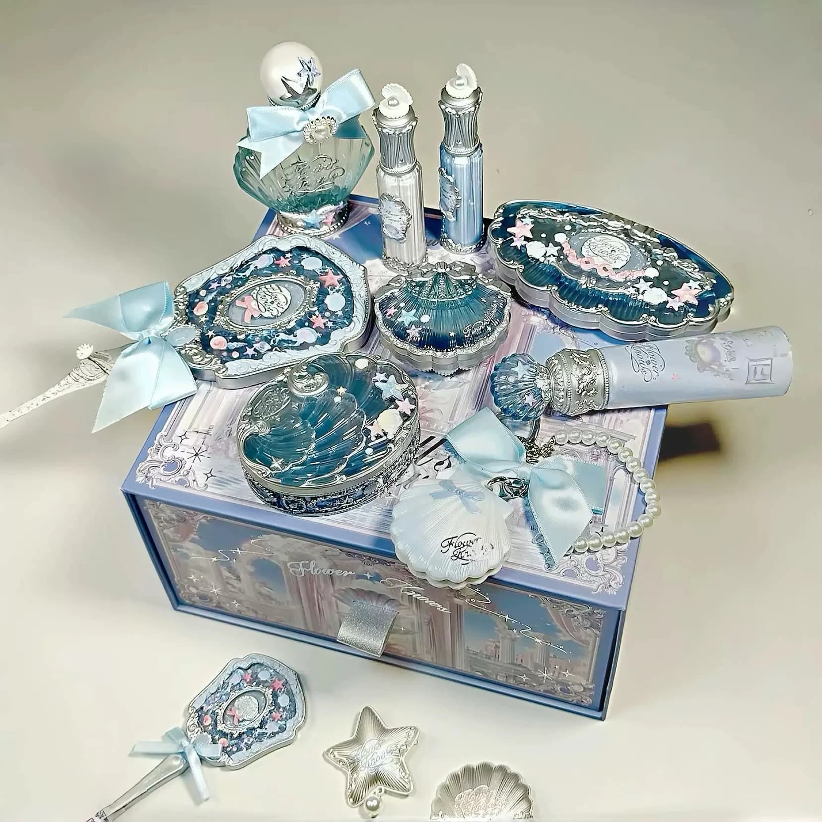 Ensemble de maquillage Flower Know Shells Jewel pour femmes - Fard à paupières, blush, gloss à lèvre