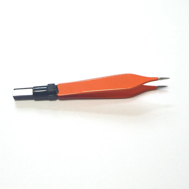 Un nouveau type de forceps de précision pour la chirurgie plastique avec électrocoagulation bipolair