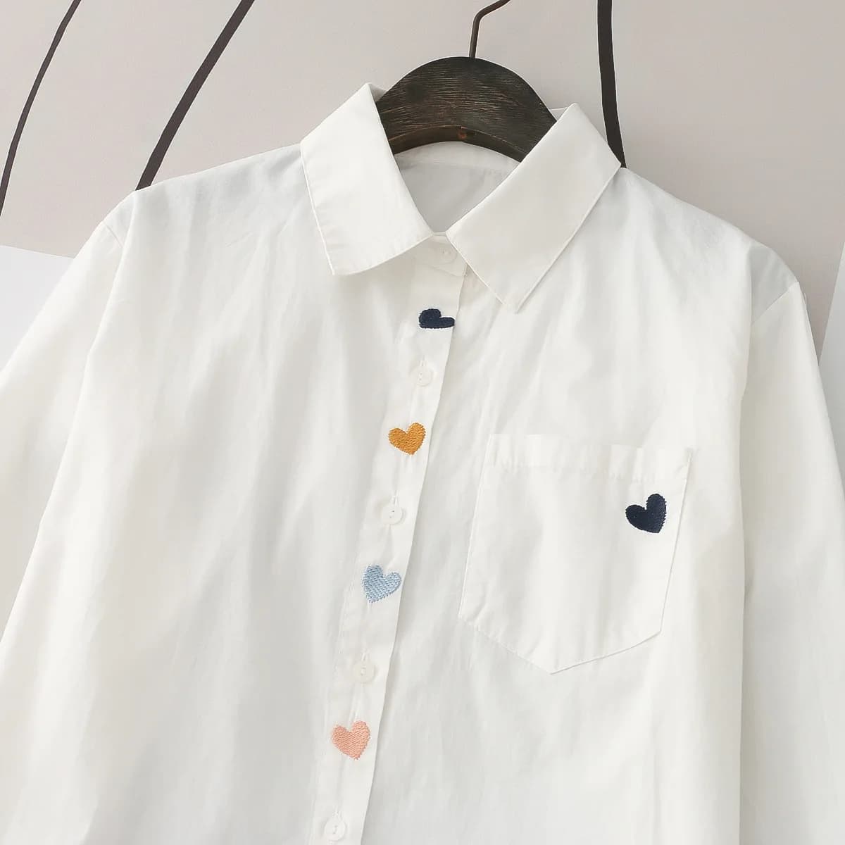 Chemises blanches brodées de coeur pour femmes, col rabattu, chemisier décontracté, manches longues,