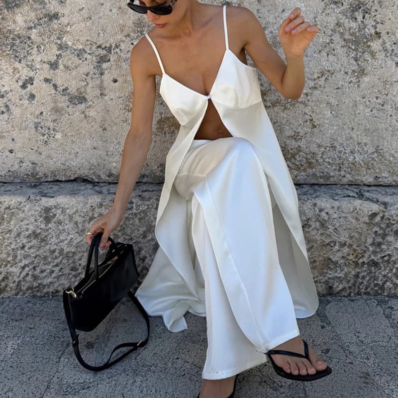 Ensemble deux pièces élégant pour femme : Haut sexy à col en V et fente, et pantalon long en satin s