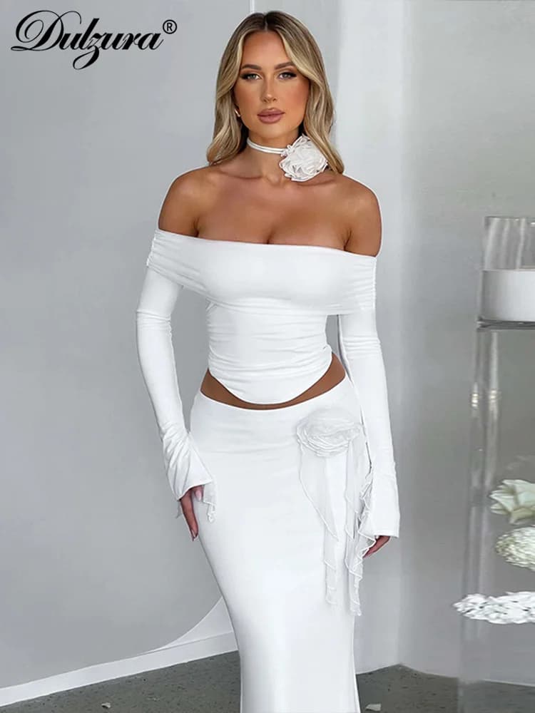 Dulzura – costume assorti, accessoires de cou, fleur 3D, épaules dénudées, manches longues trompette