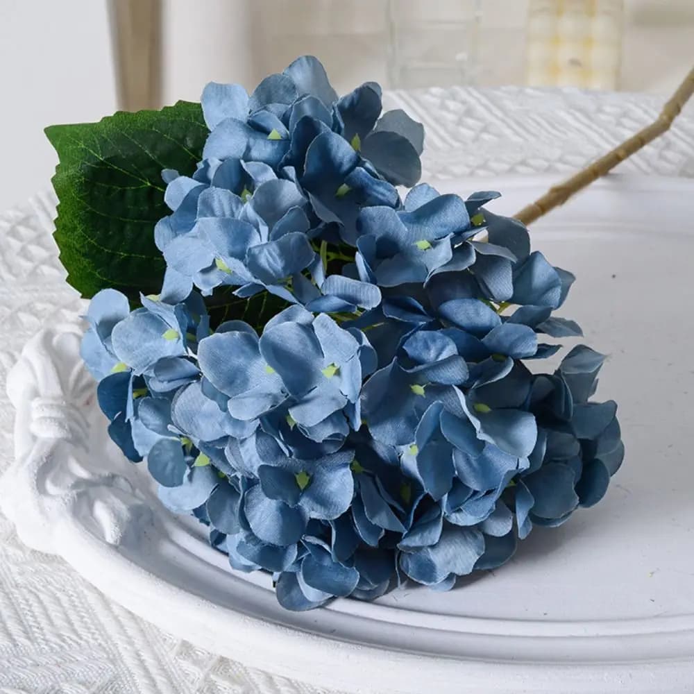 Hydrangea artificielle bleue avec feuilles, réaliste et colorée, décoration d'intérieur, bouquet de 
