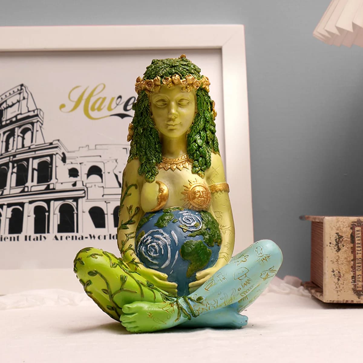Statue de déesse de la terre verte Gaia du millénaire vibrant, 1 pièce, décor de dessin animé coloré