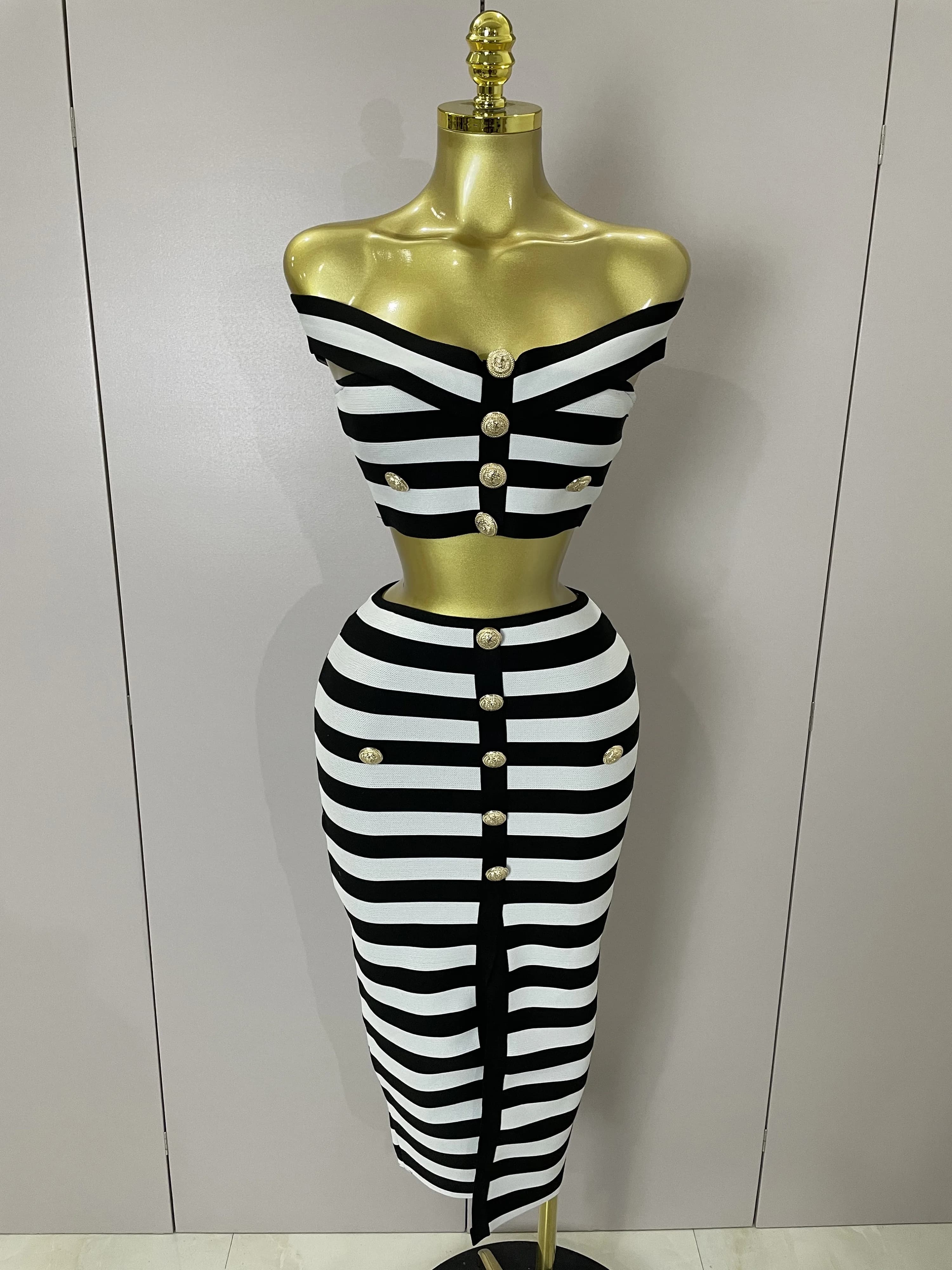 Mini ensemble deux pièces à bandes pour femmes, épaules dénudées, boutons rayés, Sexy, célébrité, st