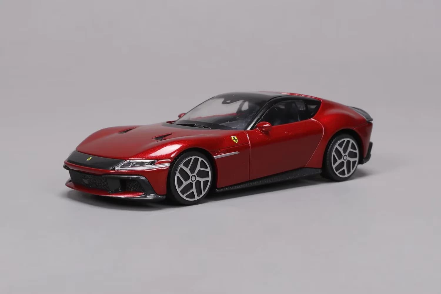 Bburago 1:43 Ferrari 12Cilindri 2025 rouge métallisé nouveau modèle série alliage moulé sous pressio