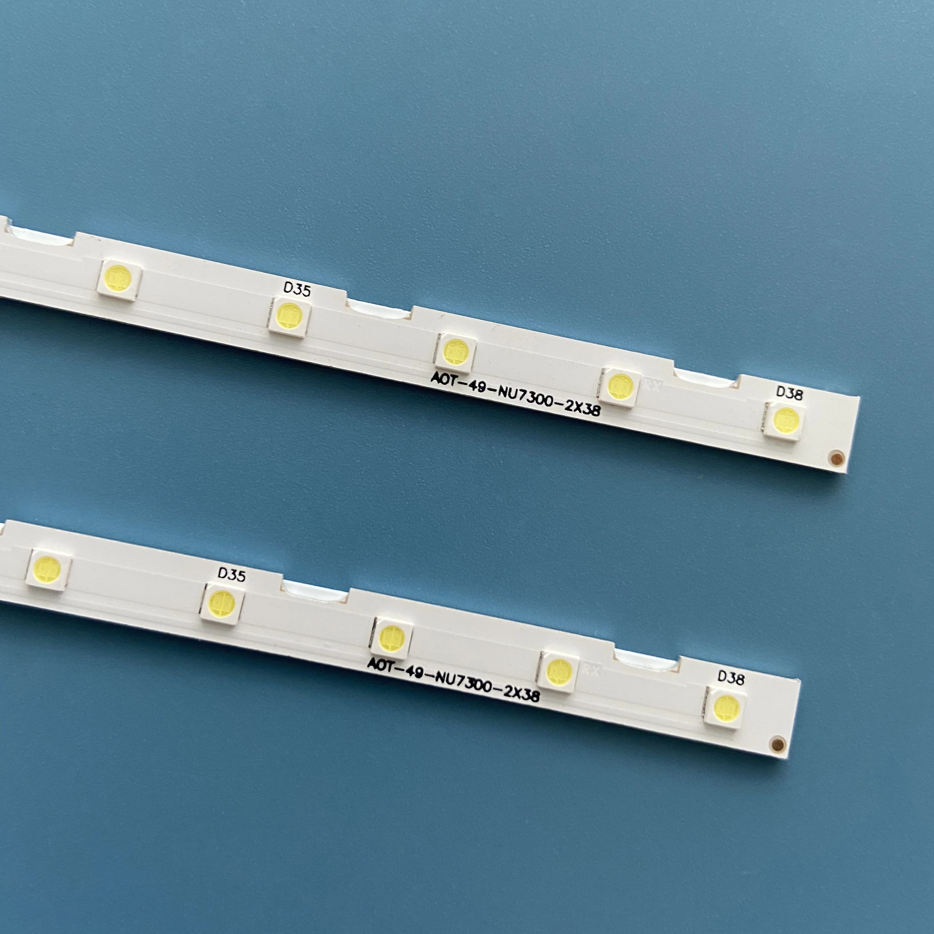 Bande LED (2) pour UE49RU7300 UE49NU7105 UE49NU7105K UE49NU7670U UE49NU7020 UE49NU7400 BN96-45953A L
