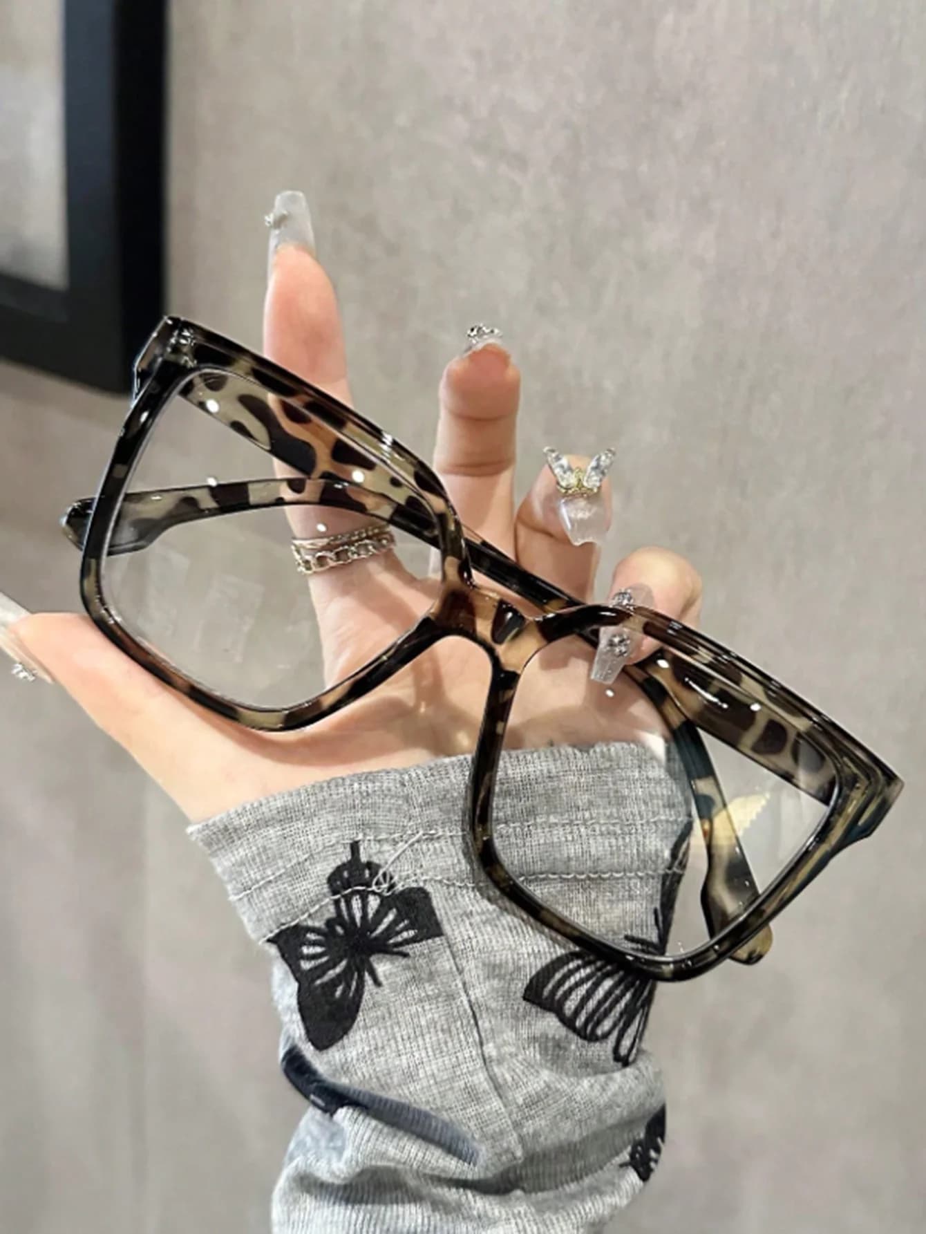 Lunettes géométriques élégantes, simples et élégantes avec lentilles transparentes, adaptées à la le