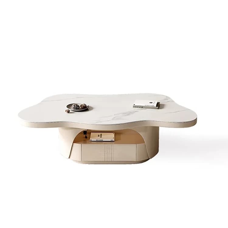 Le style moderne du salon, avec de grandes tables basses au centre et des deux côtés