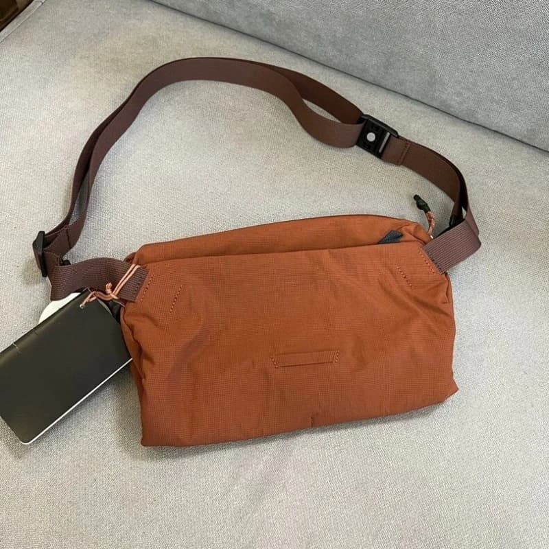 Sac de poitrine de voyage Lite Sling 7L, sac bandoulière compact et décontracté à fermeture magnétiq