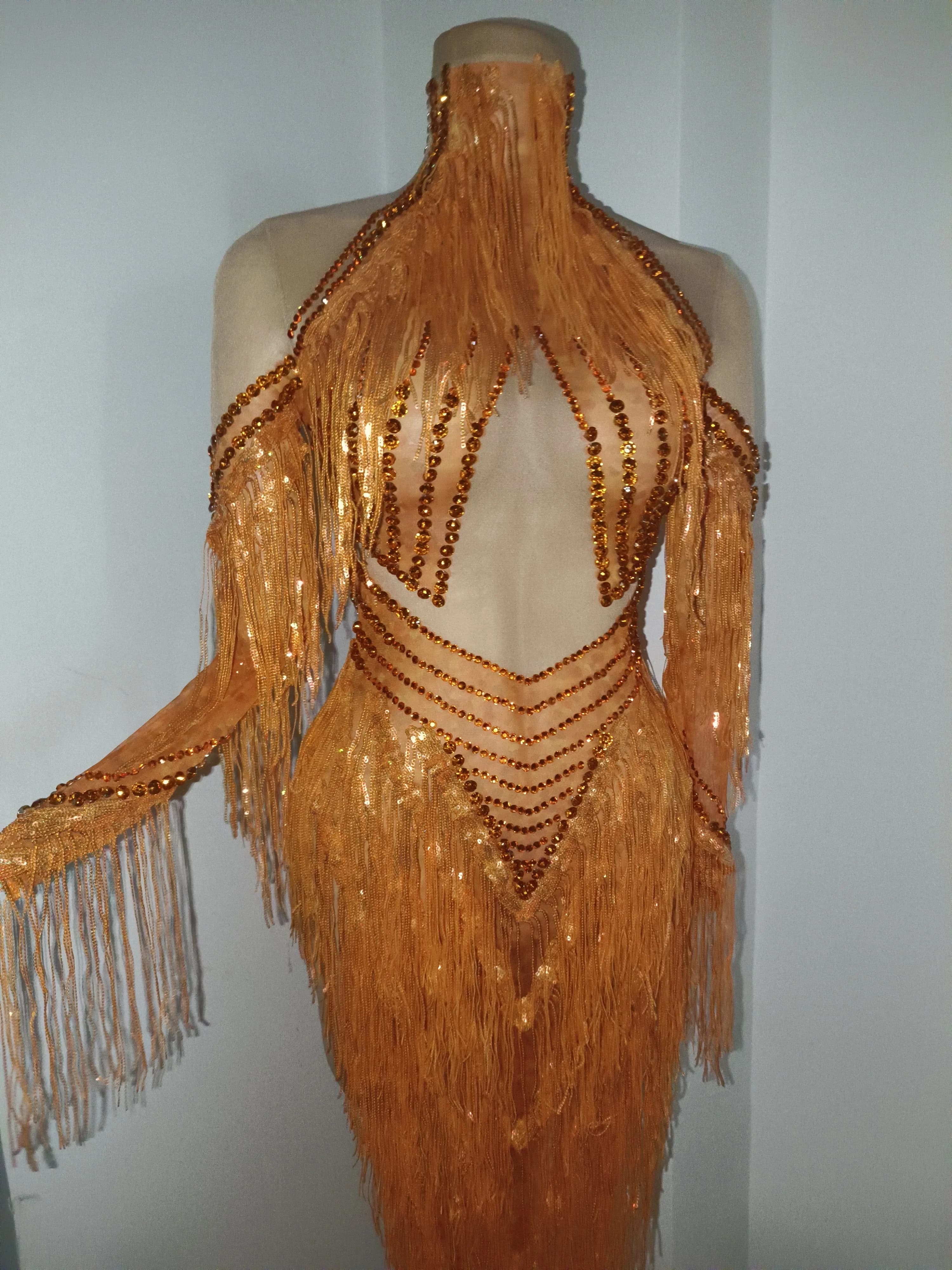 Robe transparente en maille à manches longues avec pompons orange et diamants scintillants pour femm