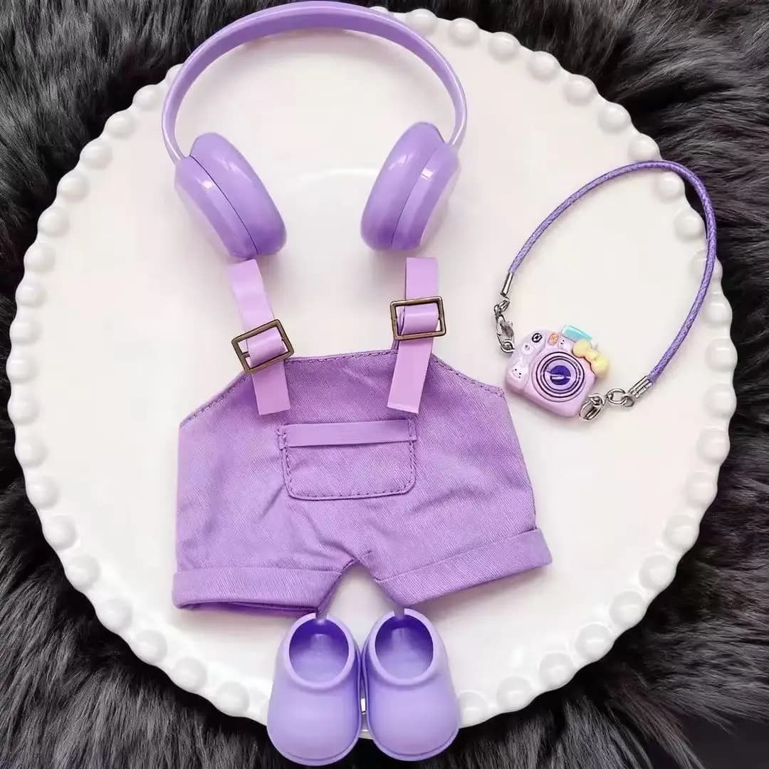 Pour un ensemble de vêtements Labubu comprend des pantalons et des accessoires avec ceinture et des 