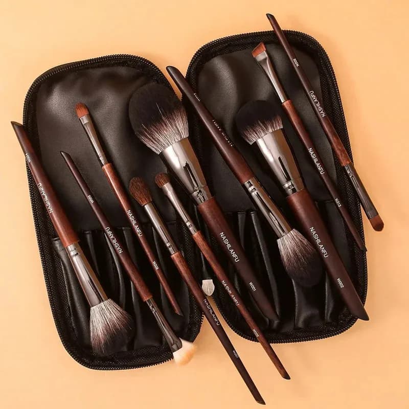 Ensemble de pinceaux de maquillage en fourrure d'animal de qualité supérieure, manche en bois, fard 