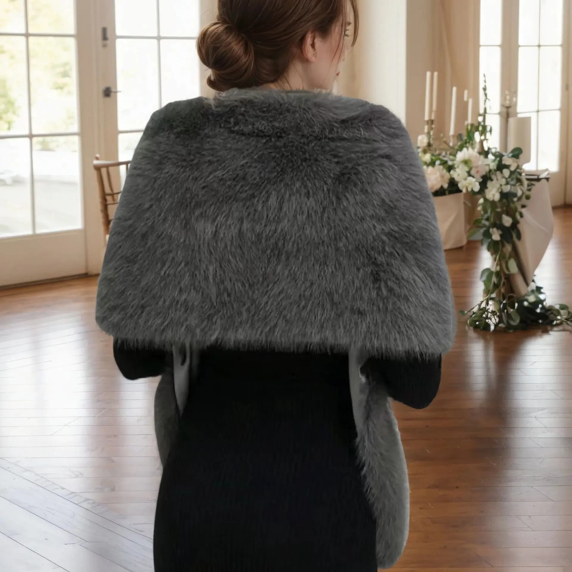 Un châle de mode pour femmes en fausse fourrure de renard en polyester fait à la main pour les maria