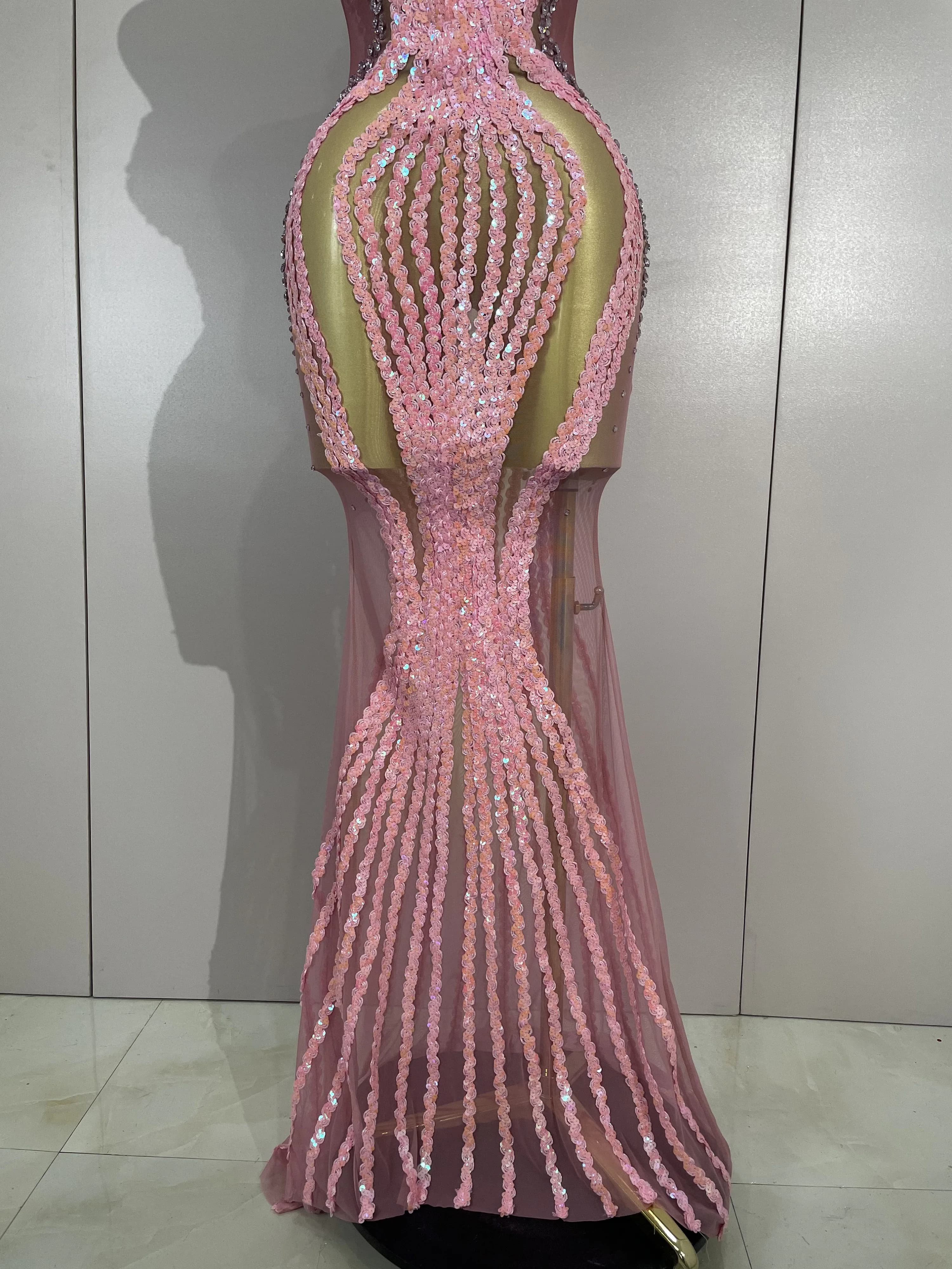 Robe longue sexy scintillante rose avec strass et paillettes, sans bretelles, en maille transparente